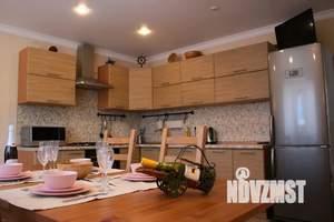 Дом 200м², 2-этажный, посуточно,