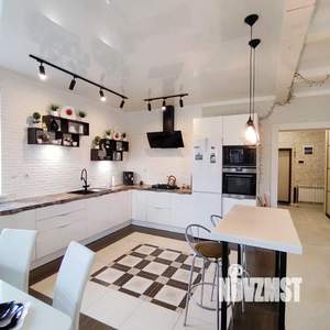 Коттедж 180м², 2-этажный, участок 9 сот.