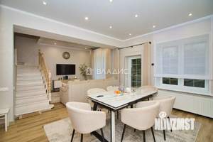 Дом 200м², 3-этажный, участок 3 сот.