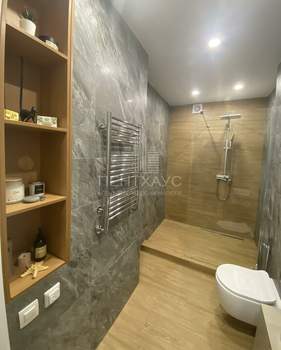 Дом 222м², 3-этажный, участок 1 сот.