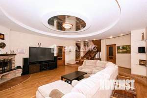 Дом 839м², 4-этажный, участок 6 сот.