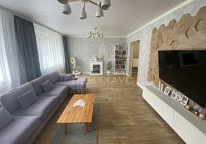 Дом 222м², 3-этажный, участок 1 сот.