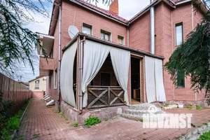 Дом 700м&sup2;, 4-этажный, посуточно, 