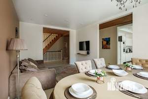 Дом 220м&sup2;, 2-этажный, посуточно, 