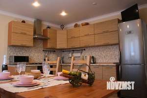 Дом 200м&sup2;, 2-этажный, посуточно, 