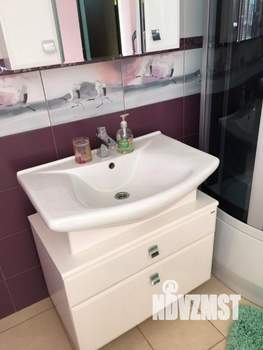 Дом 300м&sup2;, 3-этажный, на длительный срок, 