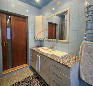 Дом 250м&sup2;, 3-этажный, на длительный срок, 