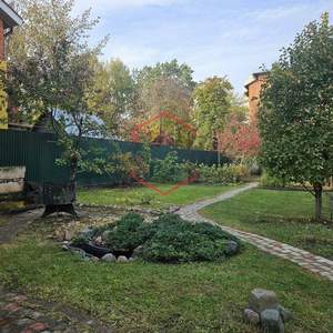 Дом 250м&sup2;, 3-этажный, на длительный срок, 