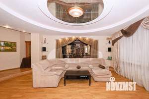 Коттедж 839м&sup2;, 4-этажный, участок 7 сот.  