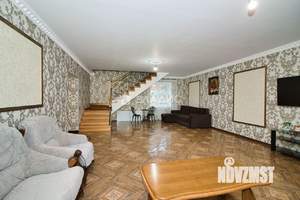 Дом 300м&sup2;, 3-этажный, участок 12 сот.  