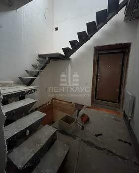 Дом 266м², 3-этажный, участок 10 сот.  