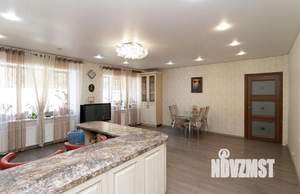 Дом 320м², 2-этажный, участок 13 сот.  