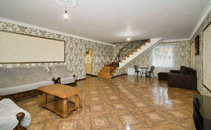 Дом 300м&sup2;, 3-этажный, участок 12 сот.  