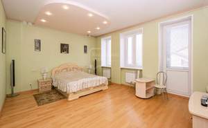 Дом 839м&sup2;, 4-этажный, участок 7 сот.  