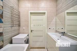 Дом 228м&sup2;, 3-этажный, участок 10 сот.  