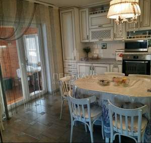 Дом 181м&sup2;, 3-этажный, участок 7 сот.  