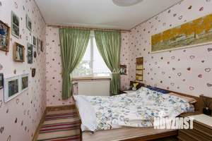 Дом 202м&sup2;, 3-этажный, участок 15 сот.  