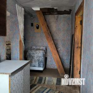 Дом 30м&sup2;, 2-этажный, участок 6 сот.  