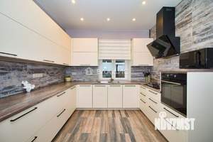 Дом 228м&sup2;, 3-этажный, участок 10 сот.  