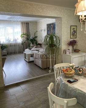 Дом 181м&sup2;, 3-этажный, участок 7 сот.  