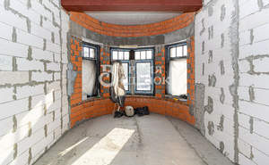 Дом 680м&sup2;, 3-этажный, участок 20 сот.  