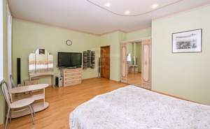 Дом 839м&sup2;, 4-этажный, участок 7 сот.  