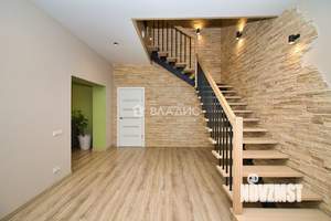 Дом 228м&sup2;, 3-этажный, участок 10 сот.  