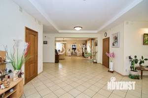 Дом 417м&sup2;, 4-этажный, участок 9 сот.  