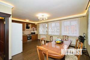 Дом 251м², 3-этажный, участок 6 сот.  