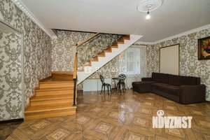 Дом 300м&sup2;, 3-этажный, участок 12 сот.  