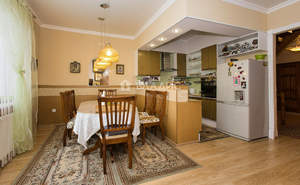 Дом 202м&sup2;, 3-этажный, участок 15 сот.  