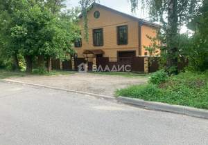 Дом 257м², 3-этажный, участок 4 сот.  