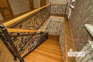 Дом 300м&sup2;, 3-этажный, участок 12 сот.  