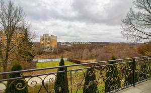 Дом 300м&sup2;, 3-этажный, участок 12 сот.  