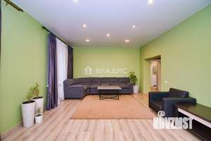 Дом 228м&sup2;, 3-этажный, участок 10 сот.  