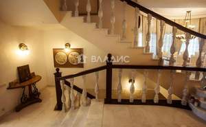 Дом 800м&sup2;, 4-этажный, участок 210 сот.  