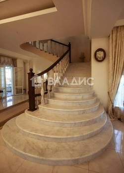 Дом 800м&sup2;, 4-этажный, участок 210 сот.  