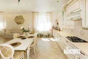 Коттедж 251м², 2-этажный, участок 6 сот.  