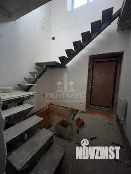 Дом 266м², 3-этажный, участок 10 сот.  