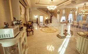 Дом 800м&sup2;, 4-этажный, участок 210 сот.  