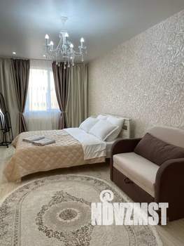 1-к квартира, посуточно, 40м2, 2/18 этаж