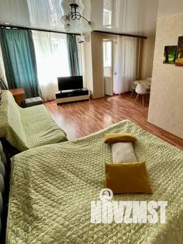 Студия квартира, посуточно, 42м2, 3/17 этаж