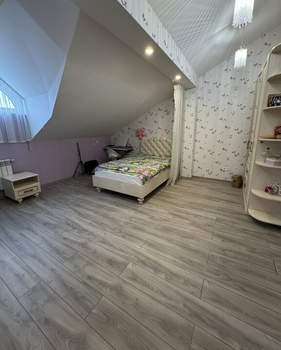 4-к квартира, на длительный срок, 141м2, 2/3 этаж