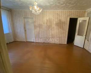 2-к квартира, вторичка, 42м2, 1/5 этаж