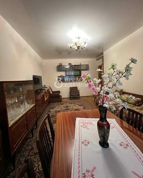 2-к квартира, вторичка, 60м2, 1/5 этаж