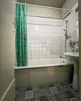 2-к квартира, вторичка, 60м2, 1/5 этаж